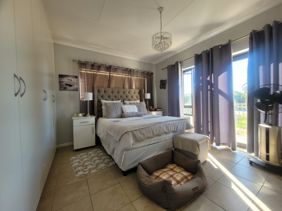 To Let 3 Bedroom Property for Rent in Paradise Beach Eastern Cape